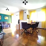 Mihaela Apartment